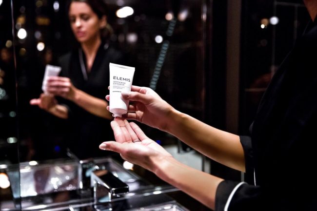 beauty blogger mia mia mine using elemis skincare from qvc